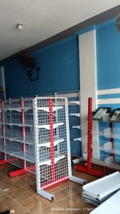 Pemasangan Rak Minimarket di Ponpes Ma'Had Al-Fath Talang Keramat Sumsel