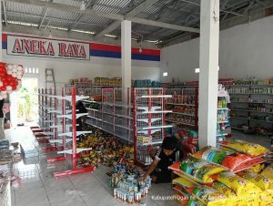 Pemasangan Rak Minimarket di Toko Aneka Raya KTM Rambutan Indralaya, Ogan Ilir