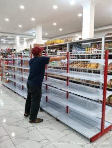 Pemasangan Rak Minimarket di MM Dapur Cantik Palembang