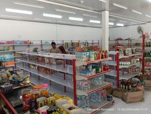 Pemasangan Rak Minimarket di Toko SRC Muhammad Syahril Banyuasin